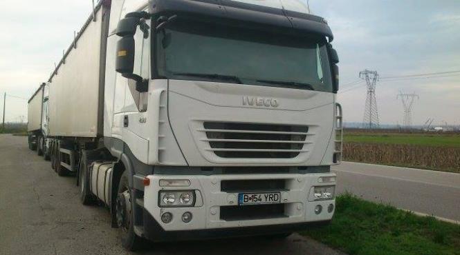 trafic ingreunat pe soseaua de centura din cauza unui tir care a intrat intr un parapet