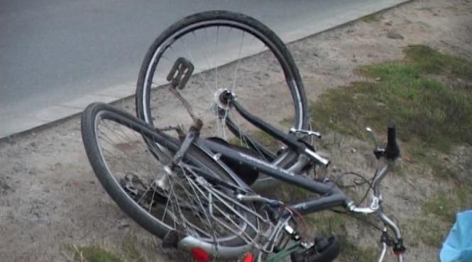 gest inexplicabil la alba biciclist in stare grava la spital lovit la cap dupa ce un sofer i a deschis portiera in fata