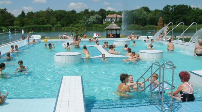 satu mare ancheta la un strand unde a fost gasita o fetita inconstienta