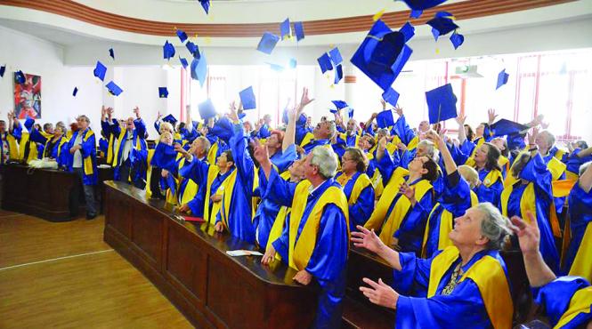universitatea cu media de varsta 64 de ani