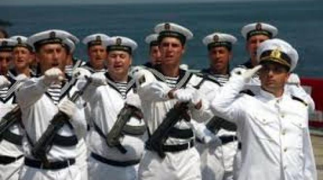 zeci de mii de persoane au participat la exercitiul fortele navale romane cu ocazia zilei marinei