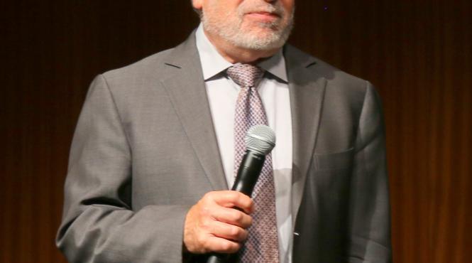 robert reich il acuza pe donald trump ca incearca sa porneasca un razboi civil