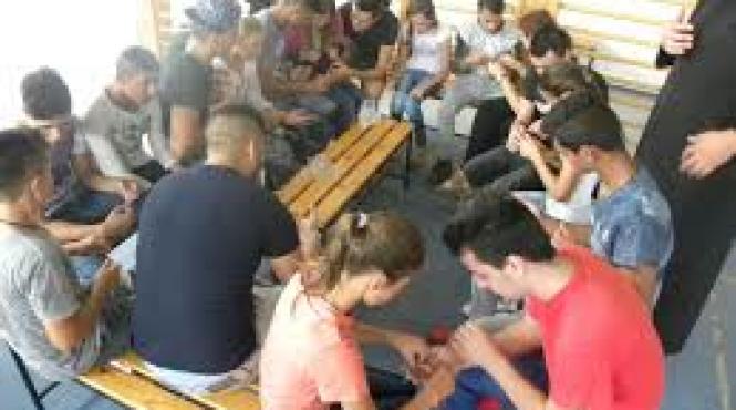 tabara de vara organizata de parohia viziru pentru a preveni dependenta de virtual in randul tinerilor