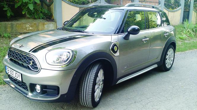 cat de electric e primul hibrid cu priza de la mini