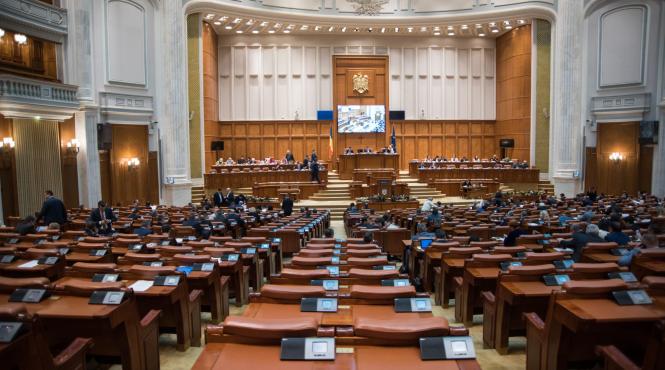 orban schimba garda din parlament