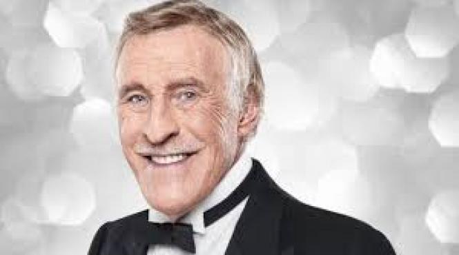bruce forsyth o legenda a televiziunii britanice a murit la varsta de 89 de ani