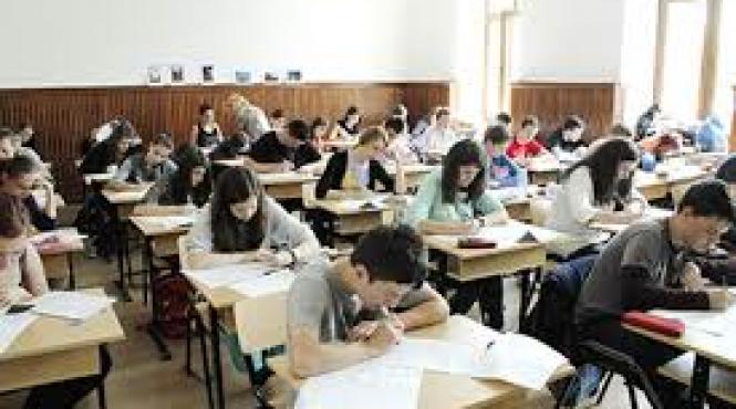 men 39 435 de absolventi de liceu s au inscris pentru a sustine examenul national de bacalaureat in sesiunea august septembrie
