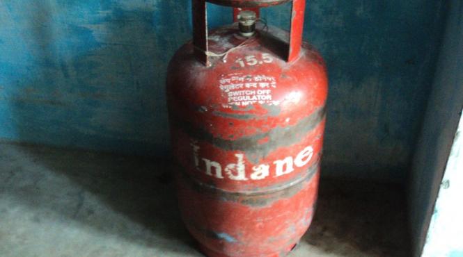 120 de butelii ce urmau folosite pentru atentate cu bomba descoperite la alcanar