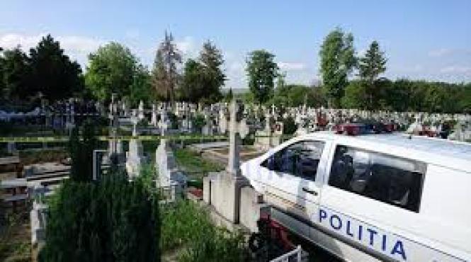 un cadavru a fost gasit langa morminte intr un cimitir din judetul neamt