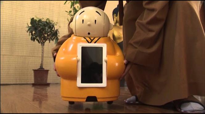 japonia un robot programat sa indeplineasca rolul de calugar budist poate fi inchiriat pentru a oficia slujbe de inmormantare