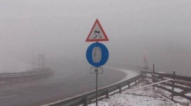 ninsoare in august stratul de zapada este de cinci centimetri