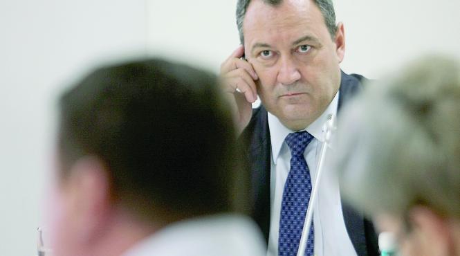 famiglia discreta a bnr fondul in care un director castiga 750 de salarii minime