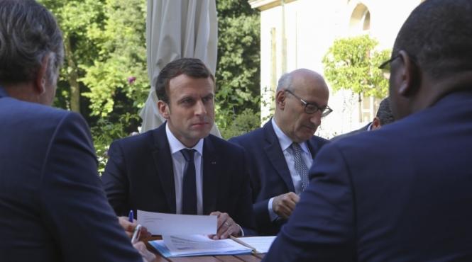 26 de mii de euro pentru machiajul lui macron cat cheltuiau hollande si sarkozy pentru make up