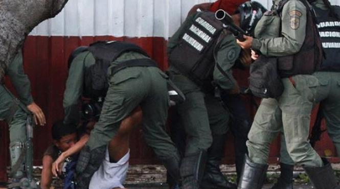 recrutari si exercitii militare masive in venezuela