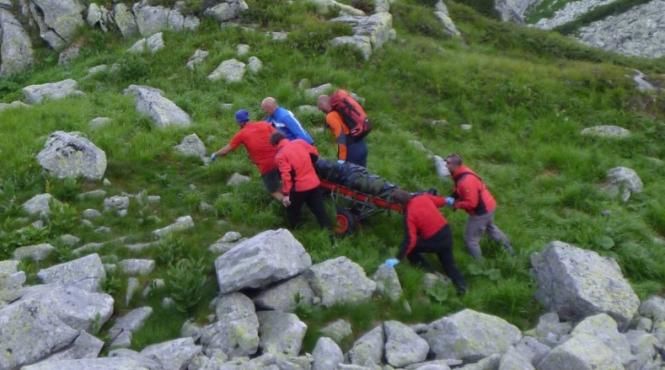 tragedie in cheile bedinei un tanar de 19 ani a murit dupa ce a alunecat pe o piatra si s a lovit la cap