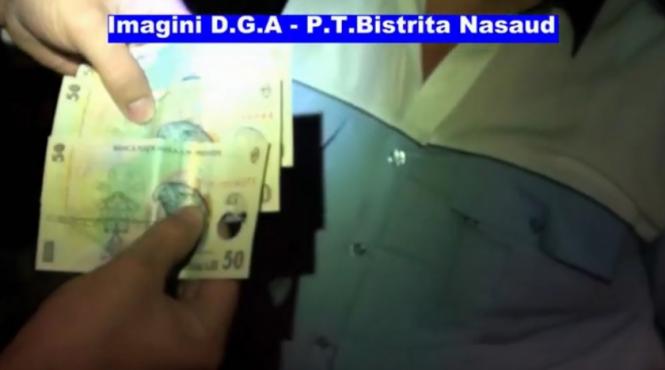 politisti retinuti pentru luare de mita doi dintre ei prinsi in flagrant cand luau bani de la soferi