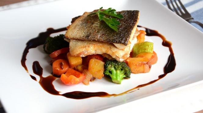 reteta zilei pastrav cu legume la abur si sos beurre blanc