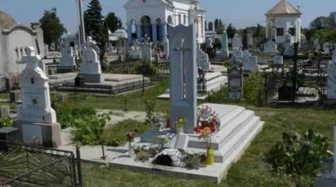 o piatra funerara s a prabusit peste un copil de 8 ani intr un cimitir din iasi