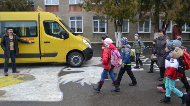 elevii din bucuresti ar putea fi dusi la scoala cu autobuzul primarul capitalei gabriela firea face anuntul