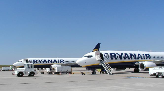 ryanair schimba politica privind bagajele