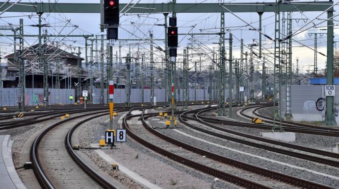 o sedinta foto nud a dat peste cap traficul feroviar in germania