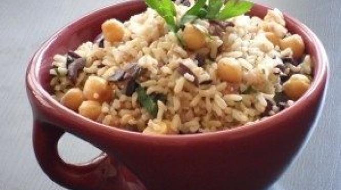 reteta zilei salata mediterana cu orez linte si masline
