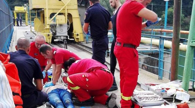 povestea dramatica a adolescentei care s a aruncat de pe un baraj si s a inecat fata nu a lasat niciun bilet de adio