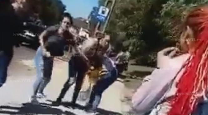 video o eleva este batuta crunt de o alta din cauza unui baiat