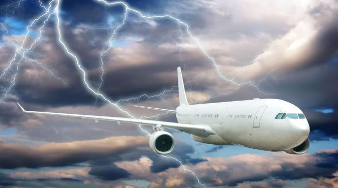 alerta pe aeroportul otopeni mai multe avioane nu pot ateriza din cauza furtunii