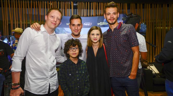 bubu si cristi comaroni semneaza coloana sonora a serialului o gramada de caramele de la happy channel