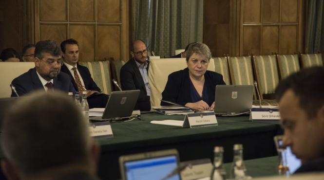 bani pentru reparatiile dupa furtuni