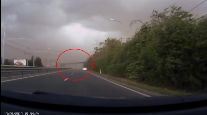 video momentul fatal in care a cazut poarta de intrare din timisoara si a ucis un tanar