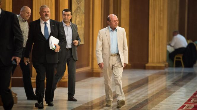 basescu s a apucat sa dea lectii de politica externa