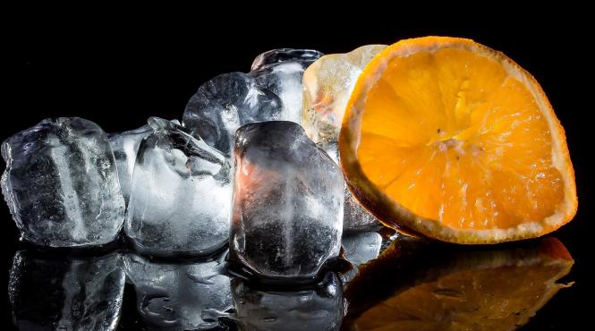 patru beneficii uimitoare ale compreselor cu gheata asupra tenului