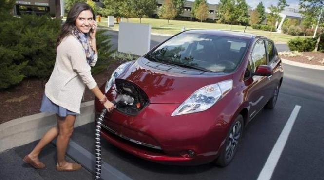 numarul masinilor electrice si hibride achizitionate de romani in 2017 va depasi 1000