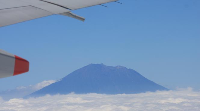 vulcanul agung din bali pe punctul de a erupe 60 000 de persoane evacuate