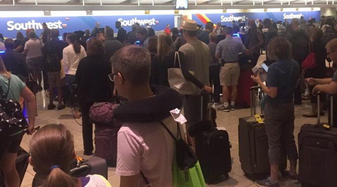 haos pe mai multe aeroporturi din lume dupa ce sistemele de check in au picat