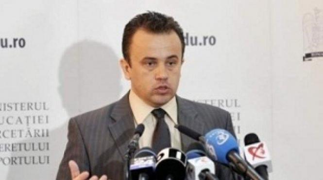 liviu pop legea manualului scolar contribuie la indeplinirea unui obiectiv de securitate nationala