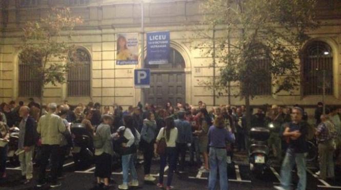 cum vad romanii criza cu epicentrul la barcelona