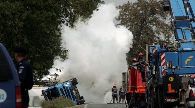 pericol de explozie in apropiere de ploiesti scurgeri dintr un camion inarcat cu 220 litri de nitrat de monometilamina