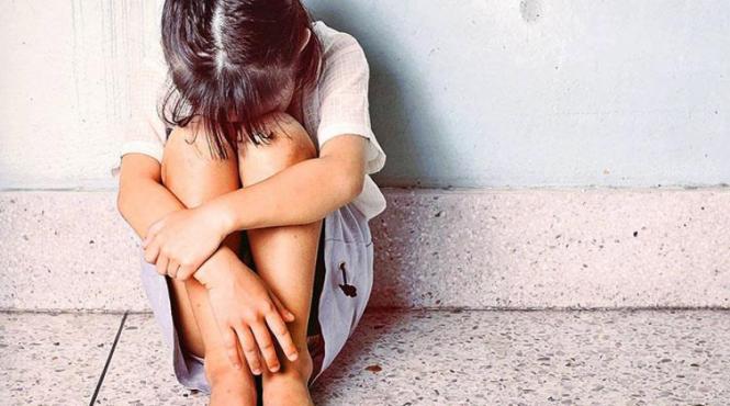 socant o fetita de 13 ani a fost batuta si violata de cei care i au dat viata