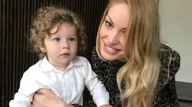 destainuiri ale valentinei pelinel situatia familiei noastre nu mi da niciun motiv sa merg si sa zambesc pe la panouri