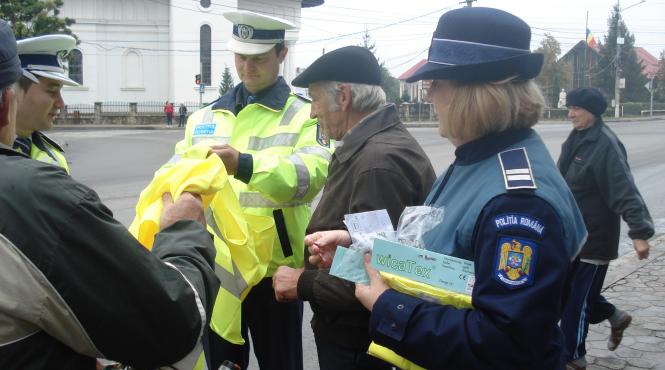 politistii au facut recomandari pietonilor cu ocazia zilei sigurantei rutiere