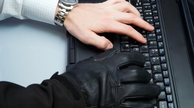 un hacker britanic de 18 ani a recunoscut ca a accesat calculatoarele cia