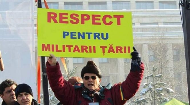 peste 200 de militari au protestat in fata academiei militare nemultumiti de legea salarizarii unitare si alte acte normative