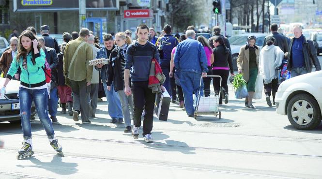 romanii duc bani cu sacul in banci 500 milioane lei intr o luna