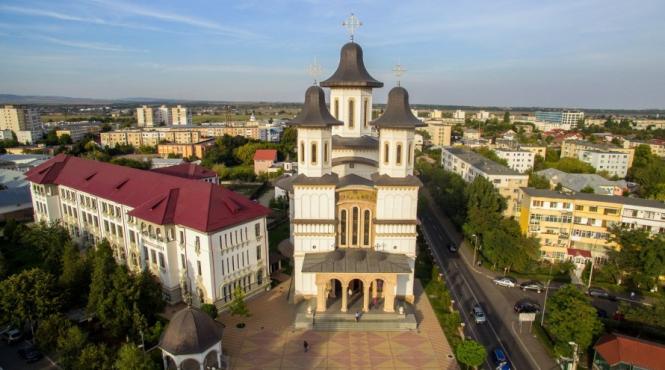 hotii au calcat catedrala arhiepiscopala din buzau