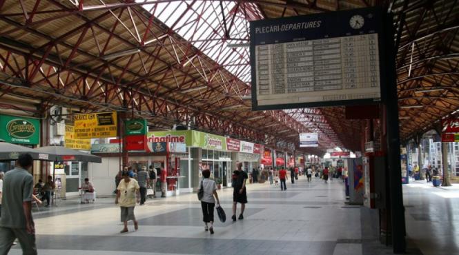 ministrul transporturilor l a demis pe seful garii de nord si pe directorul regionalei cfr bucuresti