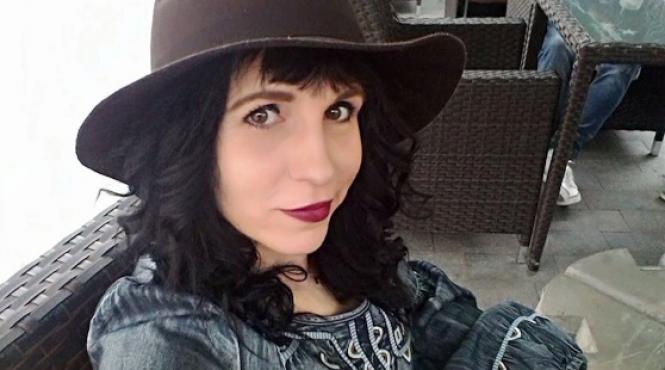 tanara cu scleroza lasata fara pensie pentru ca a scris o carte