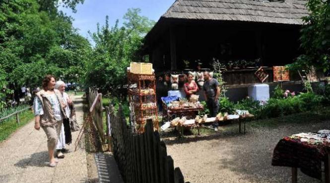 targul de sfantul dumitru de joi pana duminica la muzeul satului